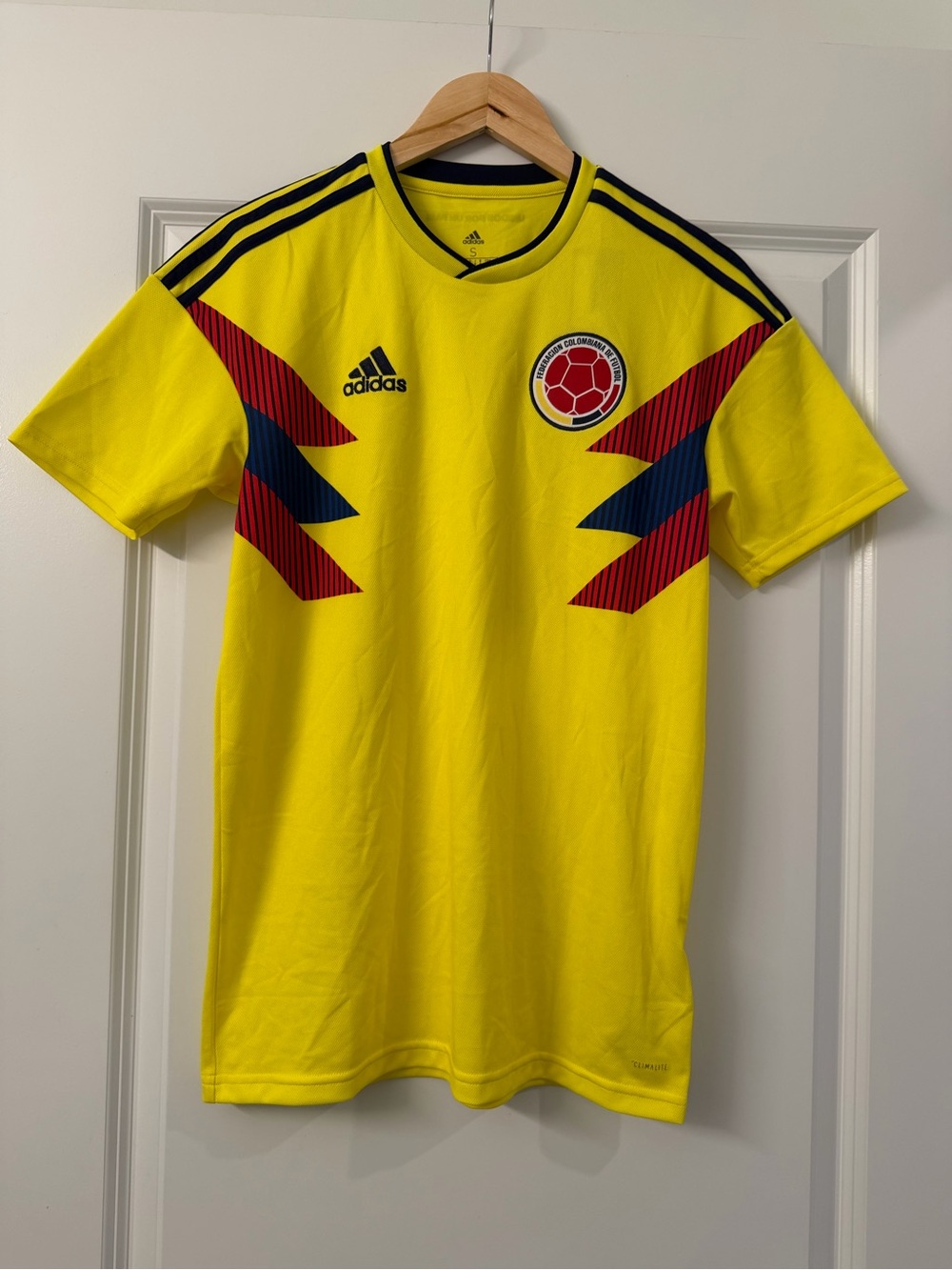 adidas Colombia 2018 World Cup Jersey Men’s S Yellow CW1526 NWT